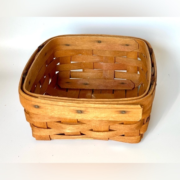 1991 Longaberger Small Berry Basket and Protector Signed and Dated - Picture 2 of 3